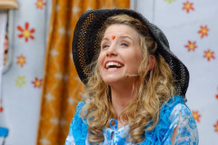 Katja-Uhlig-als-Chrissy-in-Hair-Foto-Juergen-Meusel-2